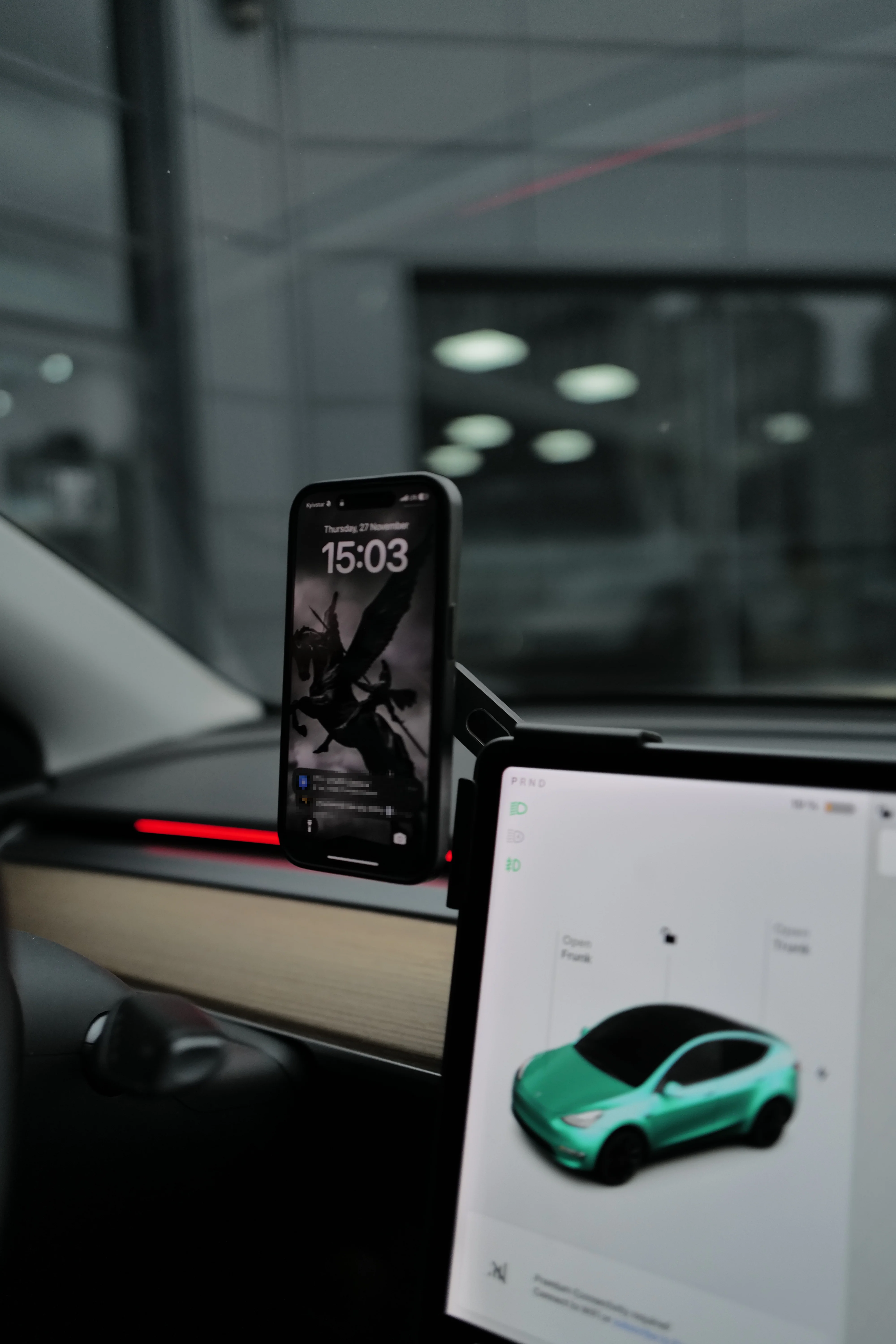 Teslahubs™ MagSafe Phone Holder - Image 4