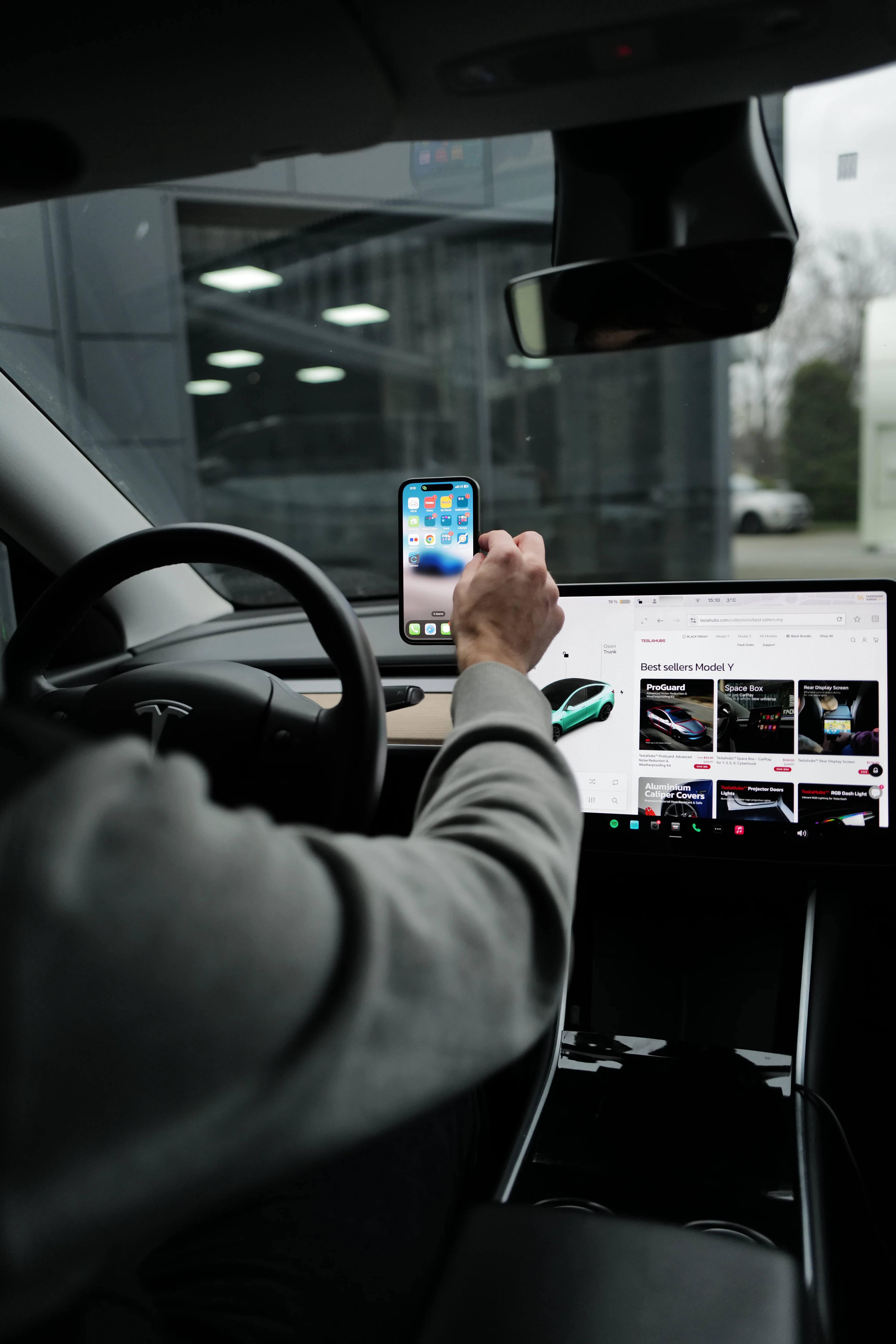 Teslahubs™ MagSafe Phone Holder - Image 8