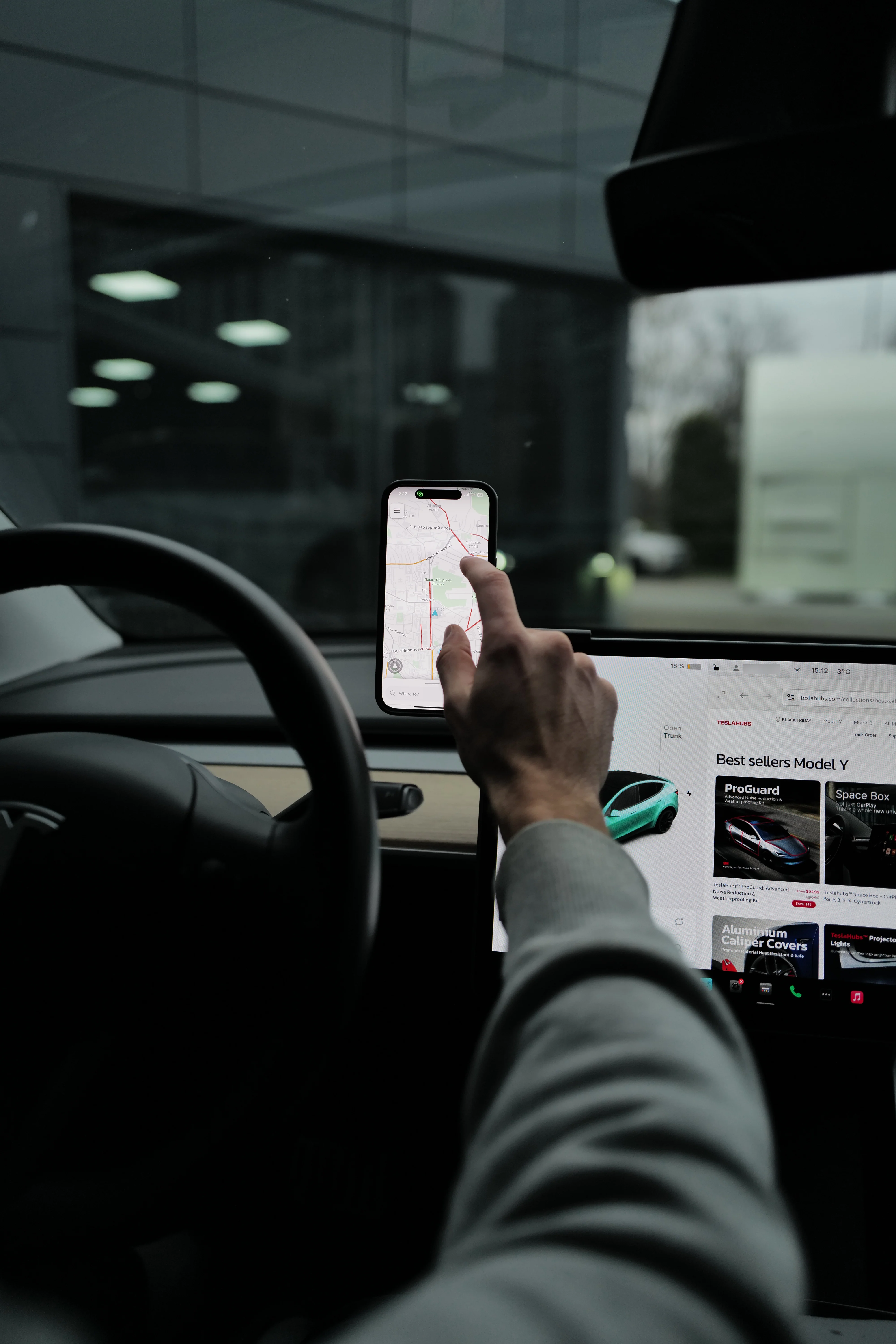 Teslahubs™ MagSafe Phone Holder - Image 9